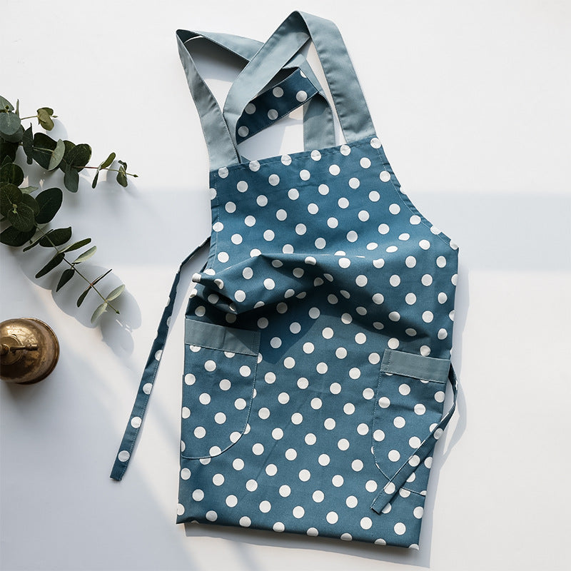 Full front view of the 89 by 86 centimeter sleeveless quick-drying apron.