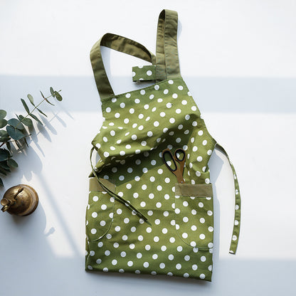 Sleeveless worsted cotton antifouling cooking apron with polka dot design.