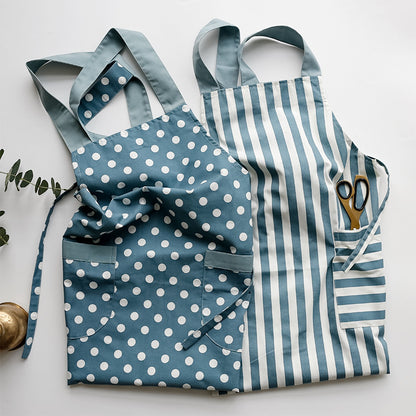 Sleeveless worsted cotton antifouling cooking apron with polka dot design.