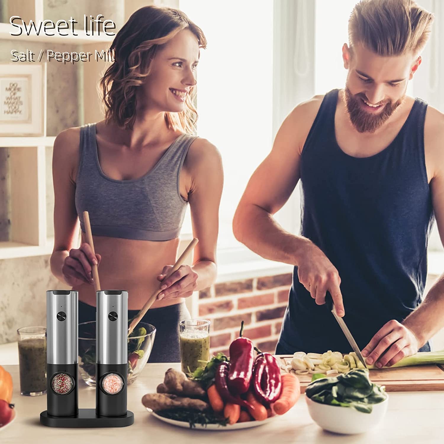 One-handed stainless steel automatic spice mill used for daily cooking.